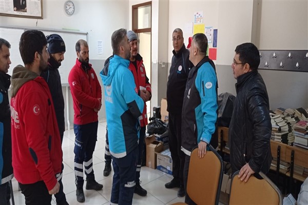 Şanlıurfa İl Sağlık Müdürü Gülüm, Adıyaman'daki sağlık çalışanlarını ziyaret etti