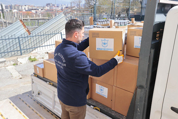 Konak’ta okullara hijyen ve kişisel bakım desteği sağlandı<