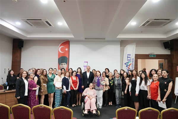 Konyaaltı'nda kadınlar KİHEP sertifikalarını aldı<