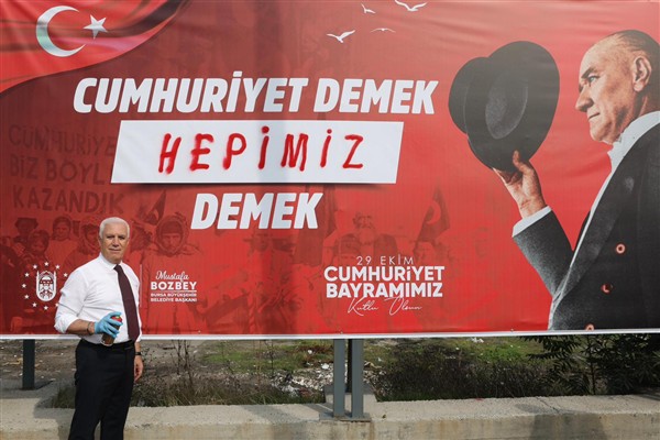 'Cumhuriyet demek' kampanyası devam ediyor<