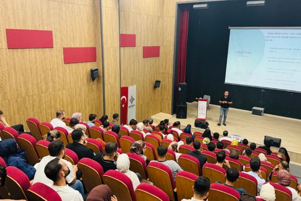 Batman Modeli evlilik hazırlığındaki gençlere tanıtıldı<