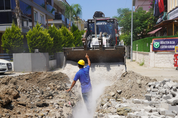 Fethiye Kesikkapı'da içme suyu hattı yenileniyor: Basınç sorunu çözüme kavuşuyor<