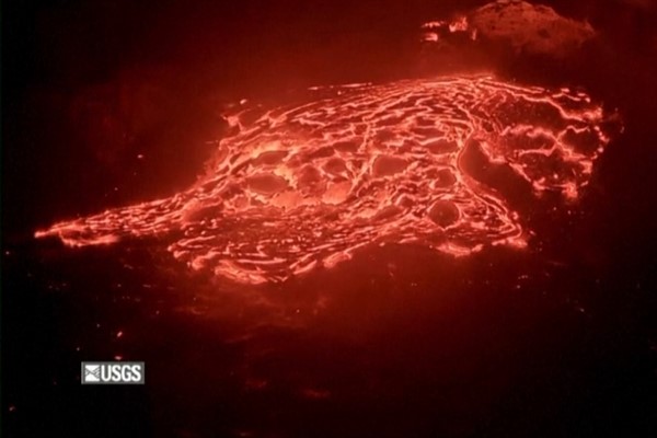 Hawaii'deki Kilauea Yanardağı'ndan lav püskürüyor