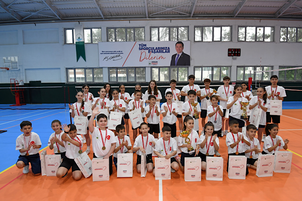 Osmangazi Belediyespor badminton altyapısından Türkiye şampiyonluğu <