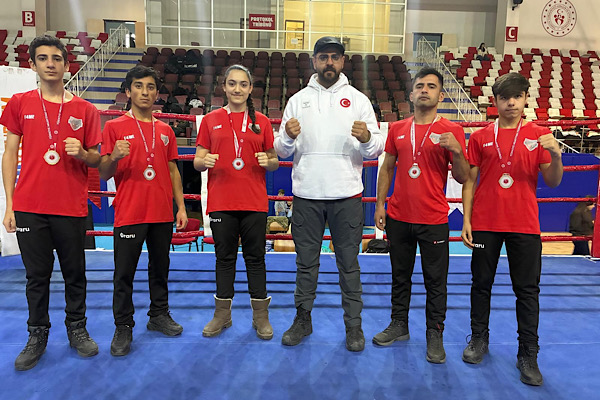 Vanlı sporcular, Muaythai Bölge Şampiyonası’ndan derecelerle döndü