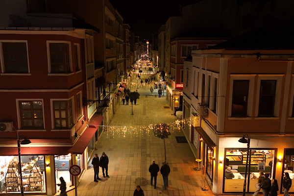 Sırrı Paşa Caddesi’nde Ramazan aydınlatması yapıldı<