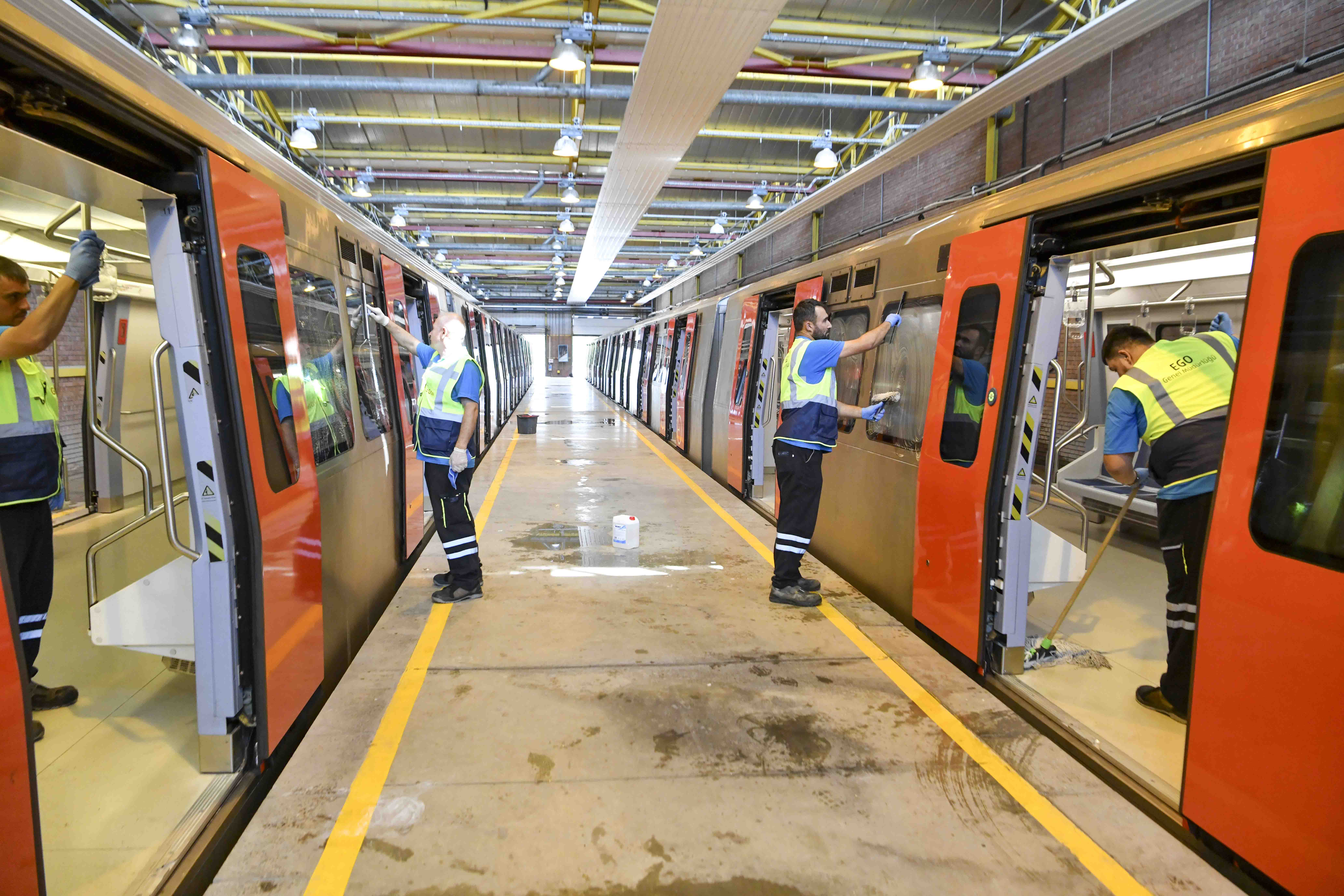 Metro ve ANKARAY’da gece boyunca hijyen mesaisi<