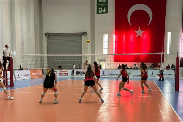 Festival Voleybol'da ilk ödüller verildi<
