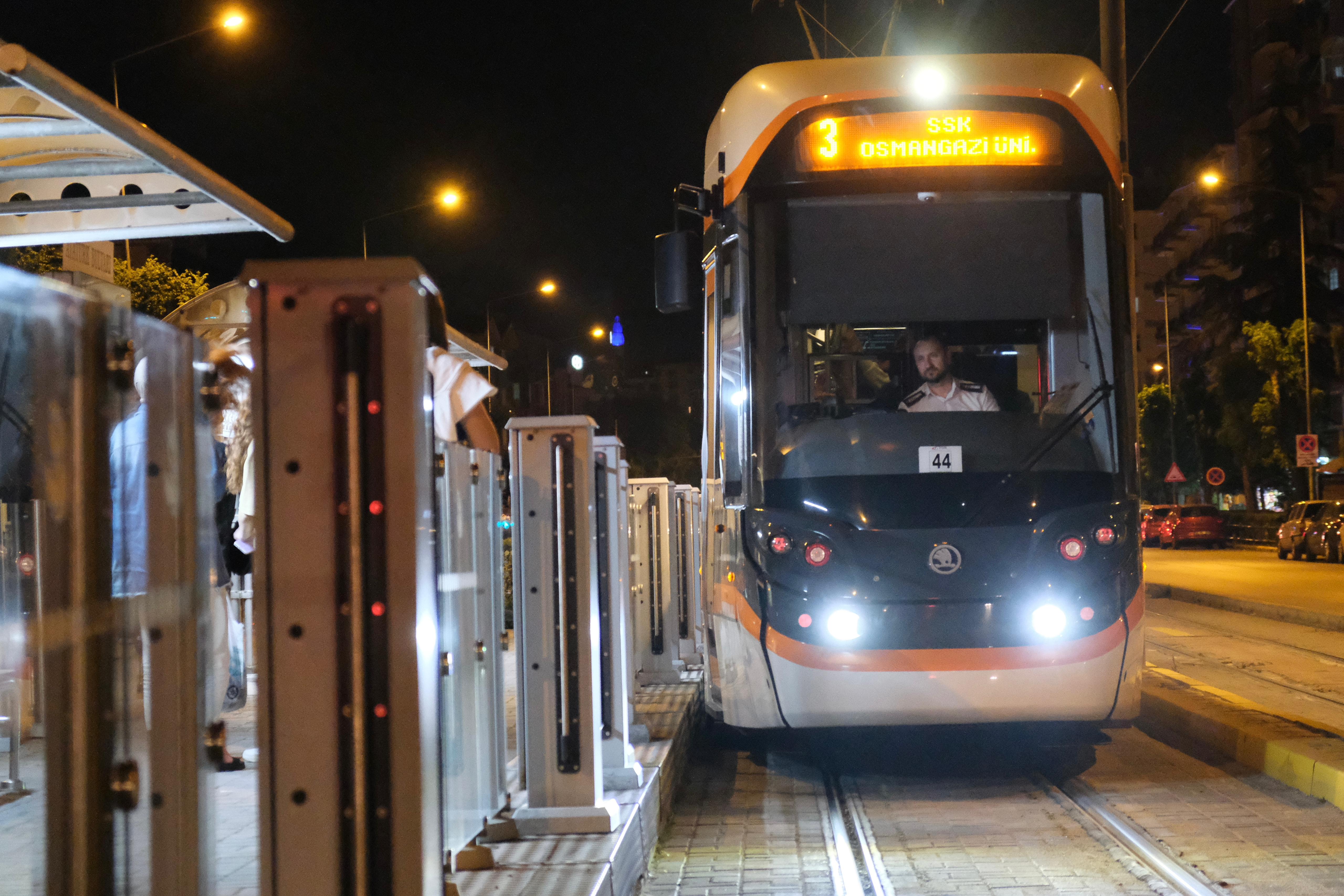 Eskişehir'de gece seferleriyle 1 yılda 222 bin yolcu taşındı<