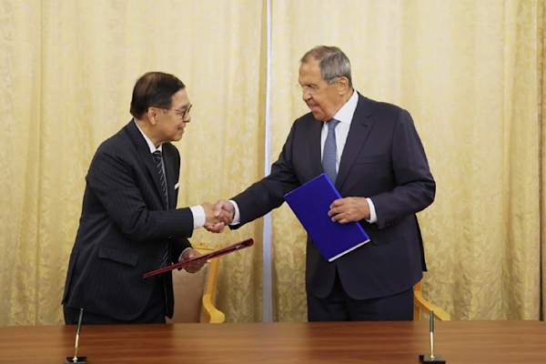 Lavrov ile Tayland Dışişleri Bakanı Phuangketkeow bir araya geldi<