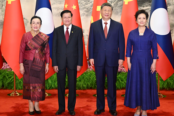 Xi ile Thongloun Beijing bir araya geldi<