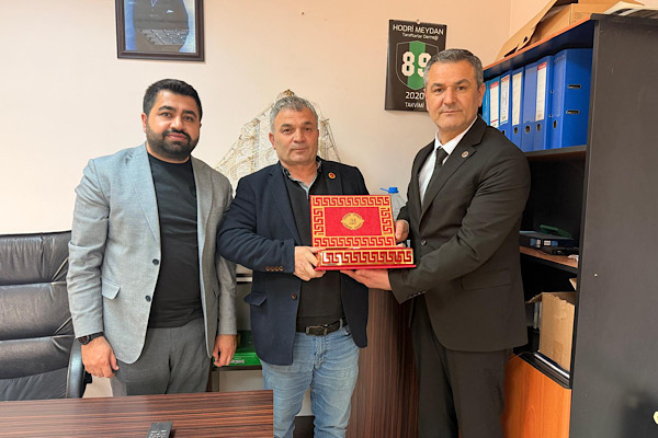 İzmit’te muhtarlara doğum günü ziyareti gerçekleştirildi<