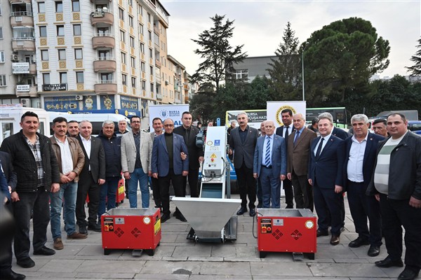 Bursa'da üreticilere çeşitli tarım ekipmanları temin edildi