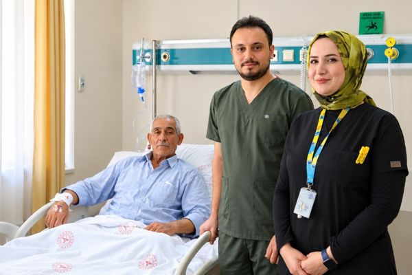 Şanlıurfa’da aort kapak ameliyatı küçük kesiyle yapıldı<
