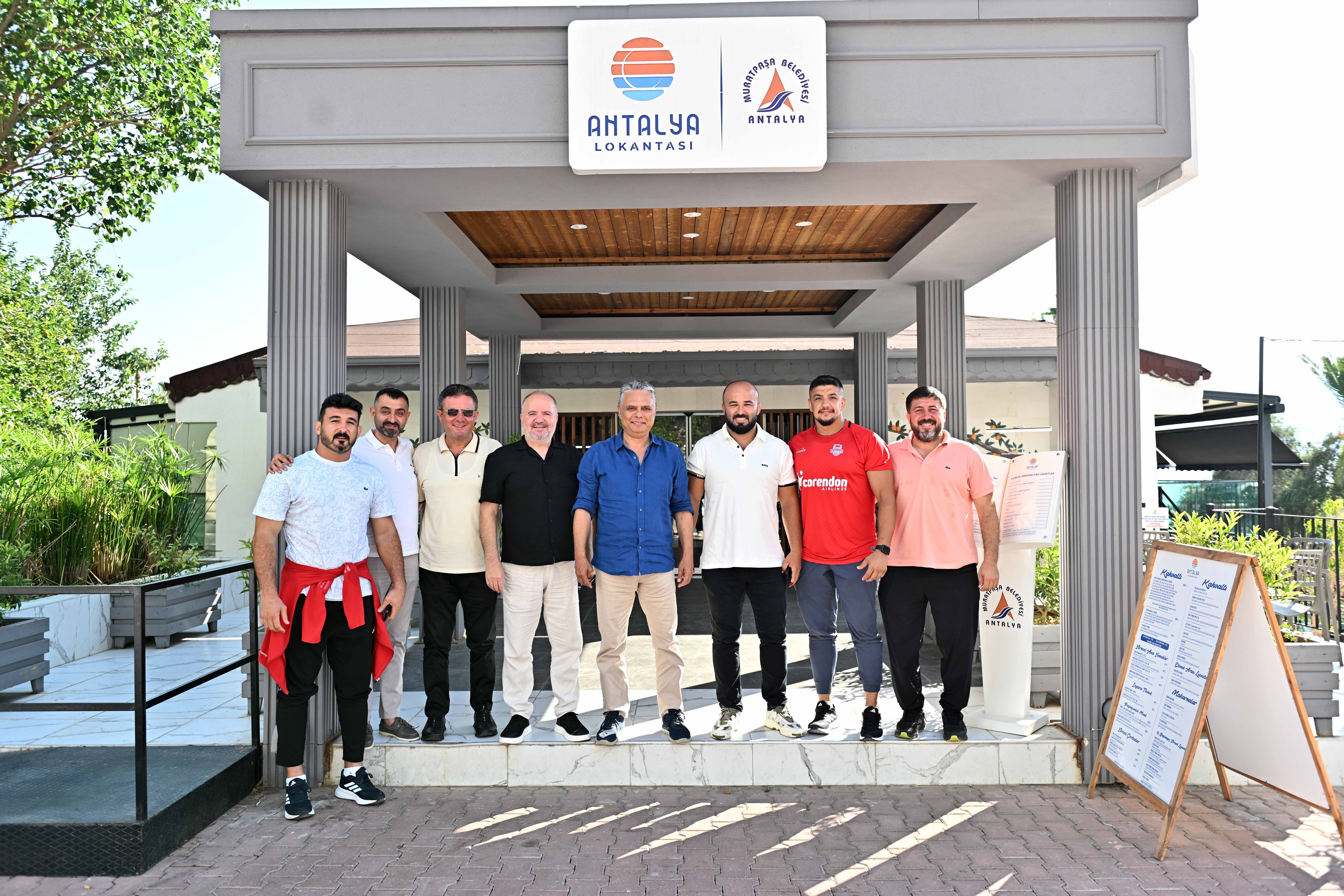 Başpehlivan Okulu'ya Antalya lezzetleriyle uğurlama<