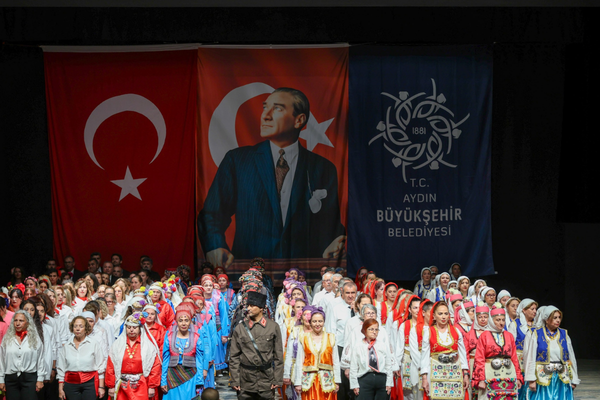 Aydın’da Kültür Merkezleri kursiyerleri yıl sonu gösterilerini sundu<