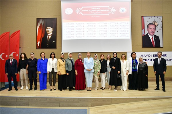 Kırşehir'de Gönül Elçileri ile Koruyucu Aile Farkındalık Toplantısı düzenlendi<