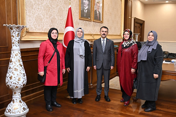 Mehmet Akif Ersoy Kız Anadolu İmam Hatip Lisesi’nden Vali Aktaş’a ziyaret<