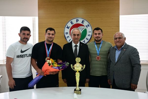 Kepez’in Pehlivanları Başkan Kocagöz’ü ziyaret etti<