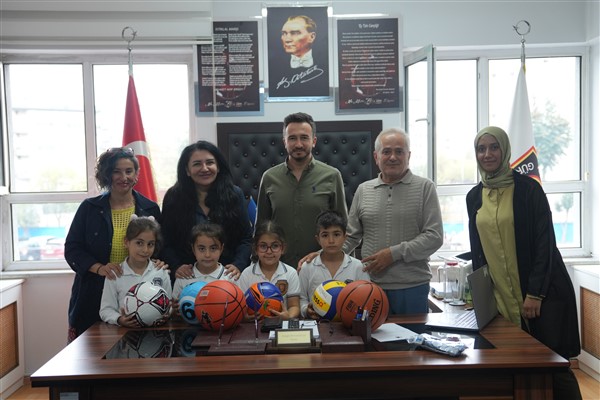 Kartal Belediyesi’nden öğrencilerle geri dönüşüm seferberliği