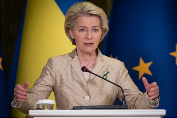 Von der Leyen: İhtiyaç sahiplerinin onurunu savunmaya devam edeceğiz<