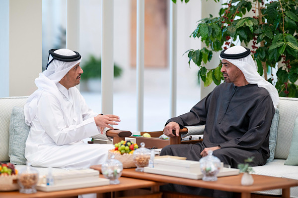 Al Nahyan, Katar Başbakanı ve Dışişleri Bakanı Al Thani ile görüştü<