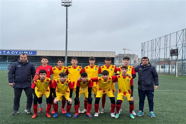 Çayırova Belediyesi Eğitim Spor Klübü U-15 Ligi şampiyon oldu<