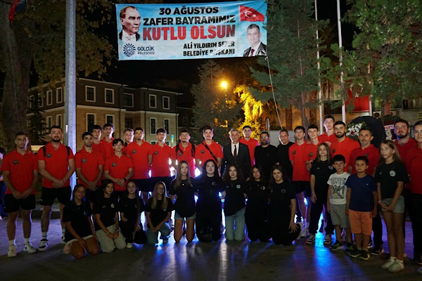 Gölcük’te 30 Ağustos Zafer Bayramı tören ve fener alayıyla kutlandı<