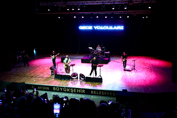 Aydın’da Yaz Konserleri kapsamında Gece Yolcuları sahne aldı