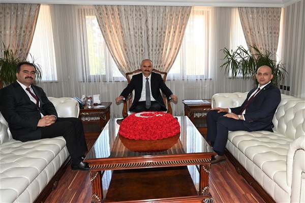 Çil ve Tuncer, Vali Canalp'i ziyaret etti
