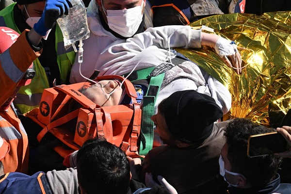 Sakarya Büyükşehir ekipleri Kahramanmaraş'ta 1 kişiyi enkazdan sağ çıkardı