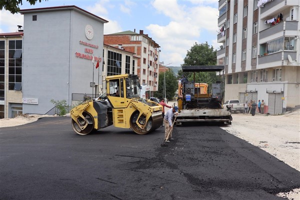 Ordu Büyükşehir Belediyesi'nden Kumru'da sıcak asfalt çalışması<