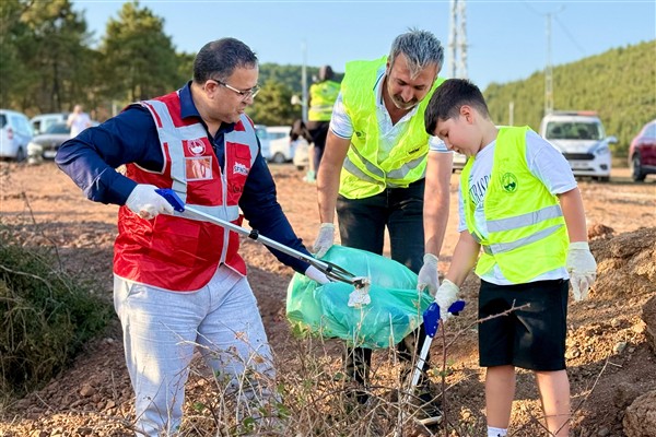 Derince’de orman yangınlarına karşı temizlik çalışması  <