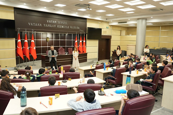Kepez'de öğrencilere yerel yönetimlerin işleyişi anlatıldı<