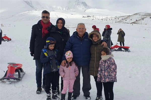 Başkan Büyükkılıç, Erciyes’te kayakseverlerle buluştu