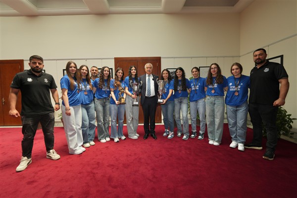 Başkan Karalar, U18 Kızlar Basketbol Takımı’nı ağırladı 