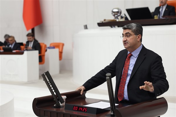 Ekmen: Üye ve seçmen merkezli siyasi partiler yasası şart<