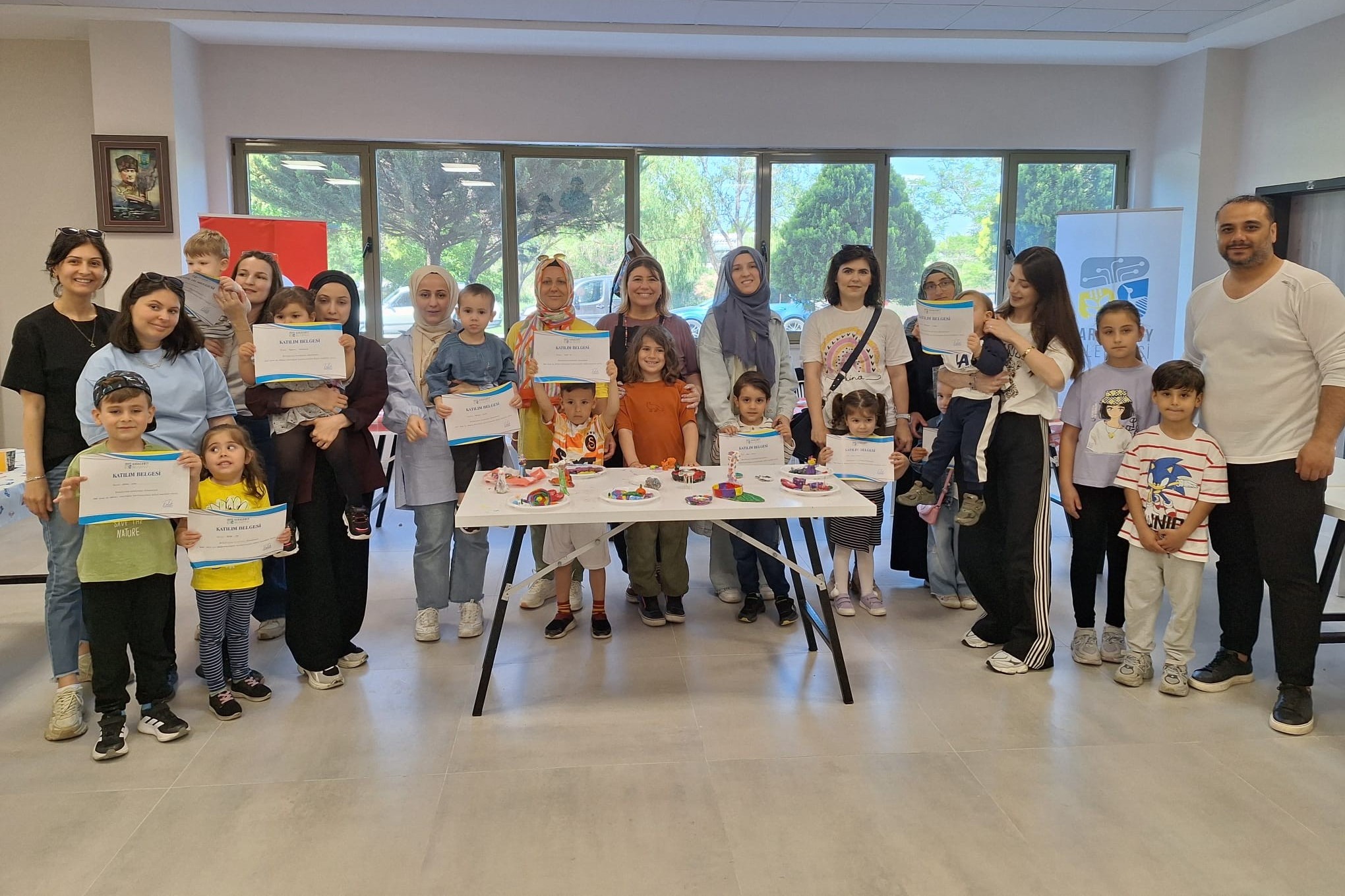 Karacabey Belediyesi'nden anne-çocuklara özel kil atölyesi<