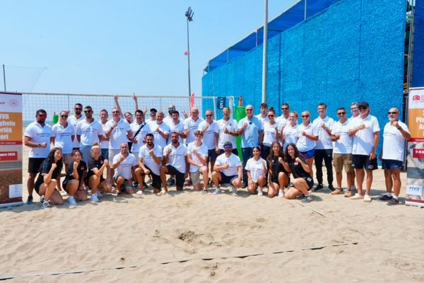 FIVB Plaj Voleybolu Antrenörlük Kursu Alanya’da başladı<