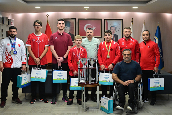Başkan Yılmaz şampiyon sporcuları ağırladı<