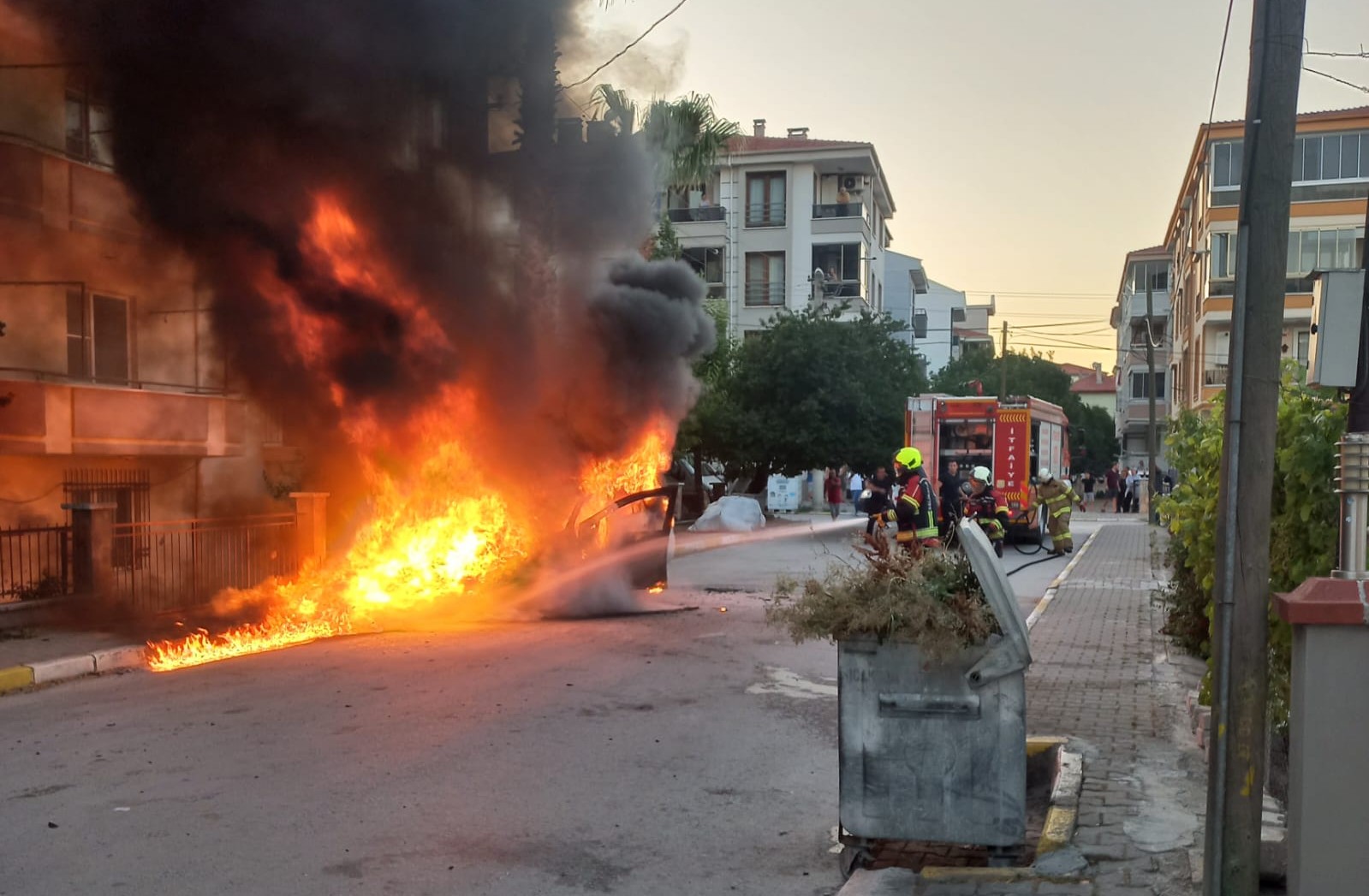 Balıkesir Büyükşehir Belediyesi İtfaiyesi'nden 730 yangına anında müdahale<