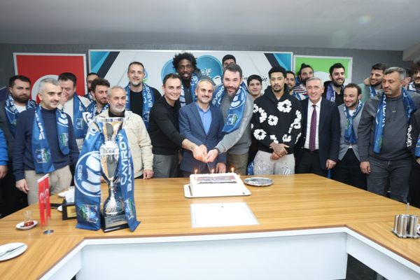 Başkan Çiftçi, Çayırova Belediyesi Basketbol Takımı ile buluştu<