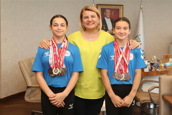 Başkan Hürriyet, SEM sporcularını tebrik etti<