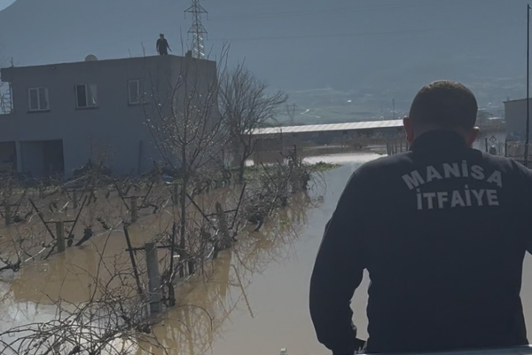 Manisa'da selden mahsur kalan 44 vatandaş tahliye edildi