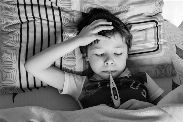 Çocuklarda yüksek ateşte ebeveynlerin dikkat etmesi gerekenler<