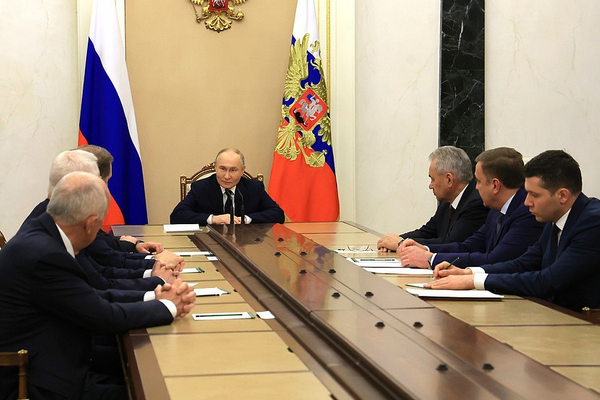 Putin, savunma sanayi kompleksi üzerine toplantıgerçekleştirdi