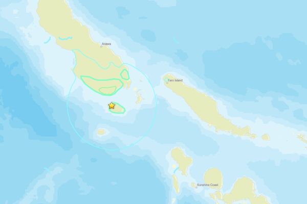 Papua Yeni Gine’de deprem<