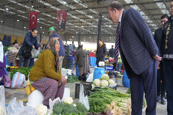 Başkan Topuz, Geleneksel Salı Pazarı’nı ziyaret etti