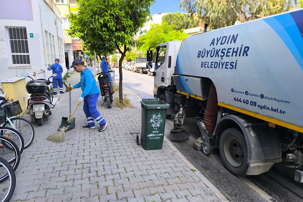 Didim ve Kuşadası'nda bayram öncesi temizlik çalışması yürütülüyor