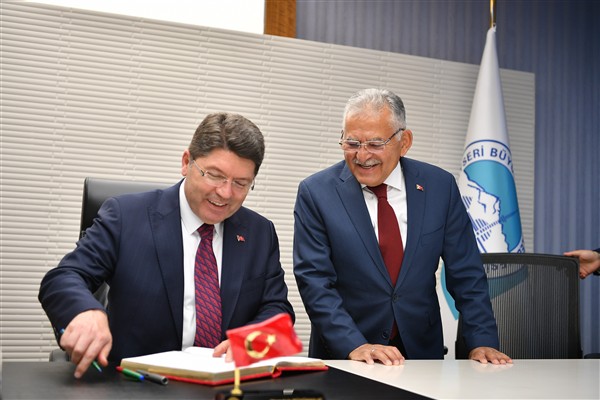 Bakan Tunç’tan Kayseri Büyükşehir Belediyesi’ne ziyaret<